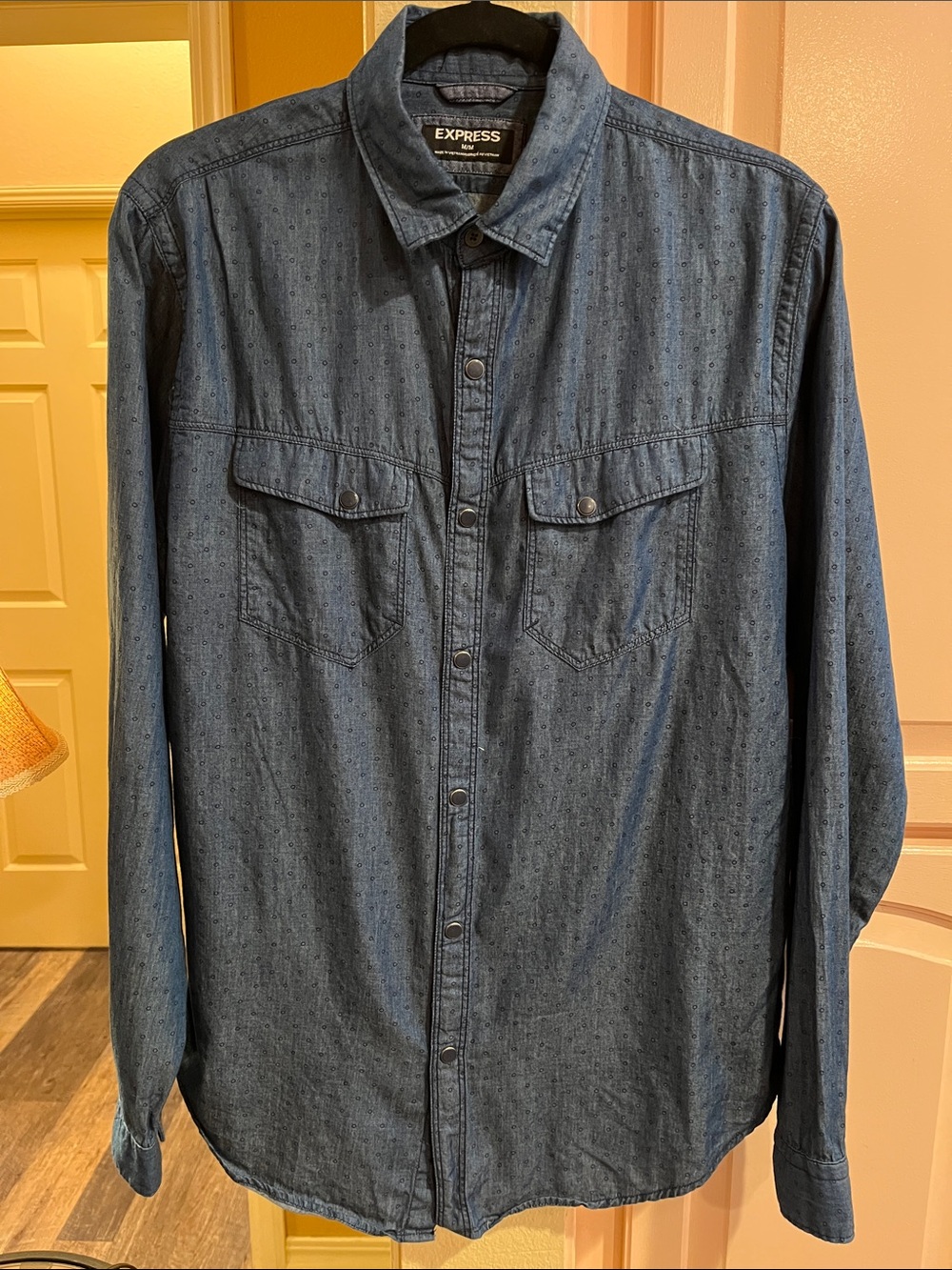 Vintage express men’s lightweight denim  snap Button Down Shirt, never worn